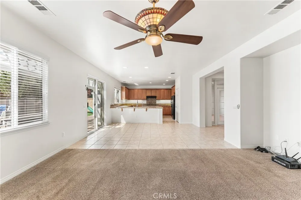 3752 W Newgrove Lancaster, CA 93536