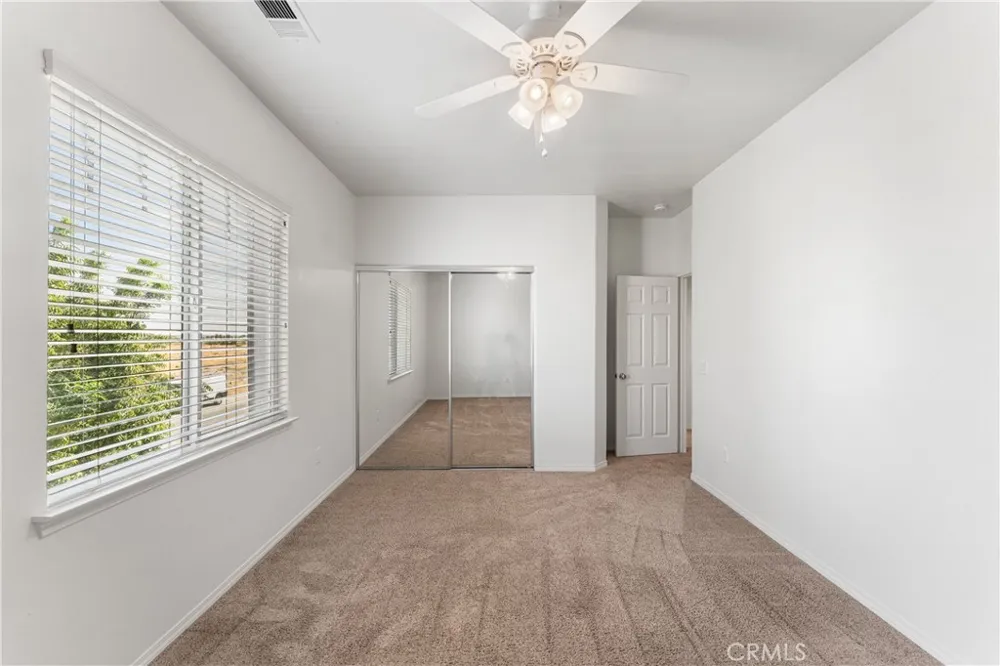 3752 W Newgrove Lancaster, CA 93536