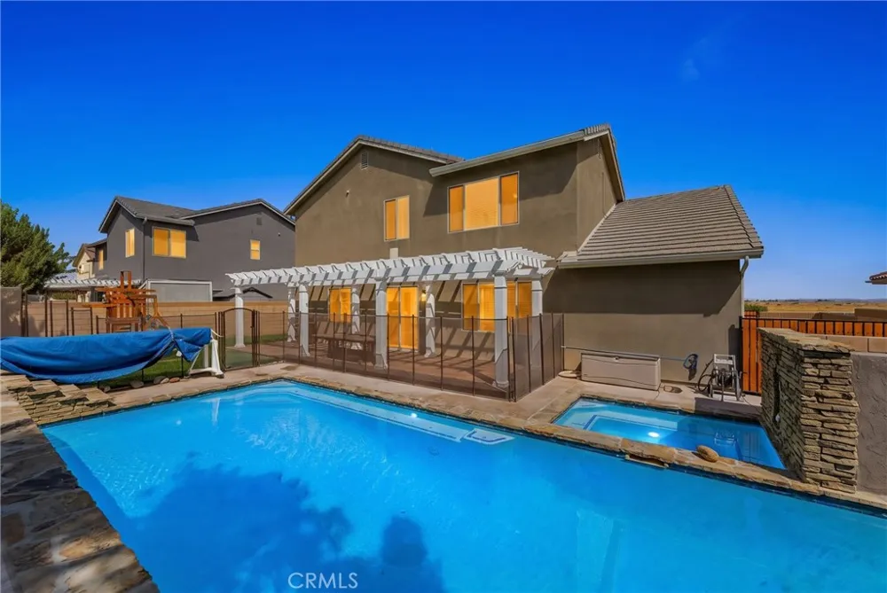3752 W Newgrove Lancaster, CA 93536