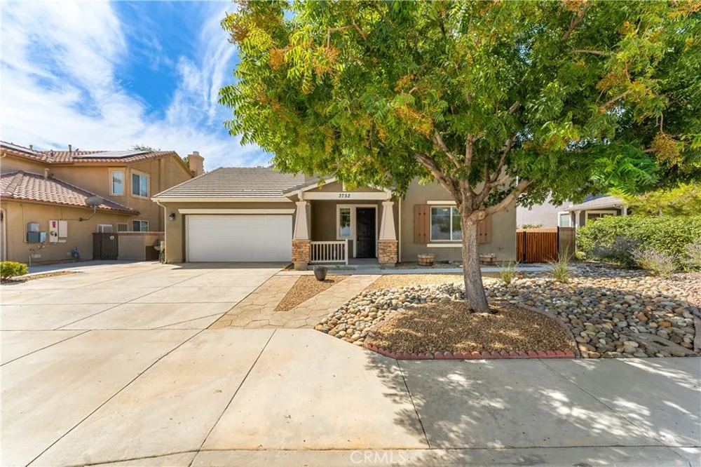 3752 W Newgrove Lancaster, CA 93536