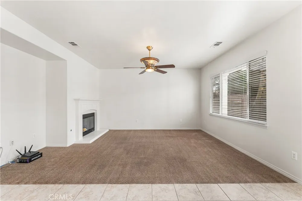 3752 W Newgrove Lancaster, CA 93536