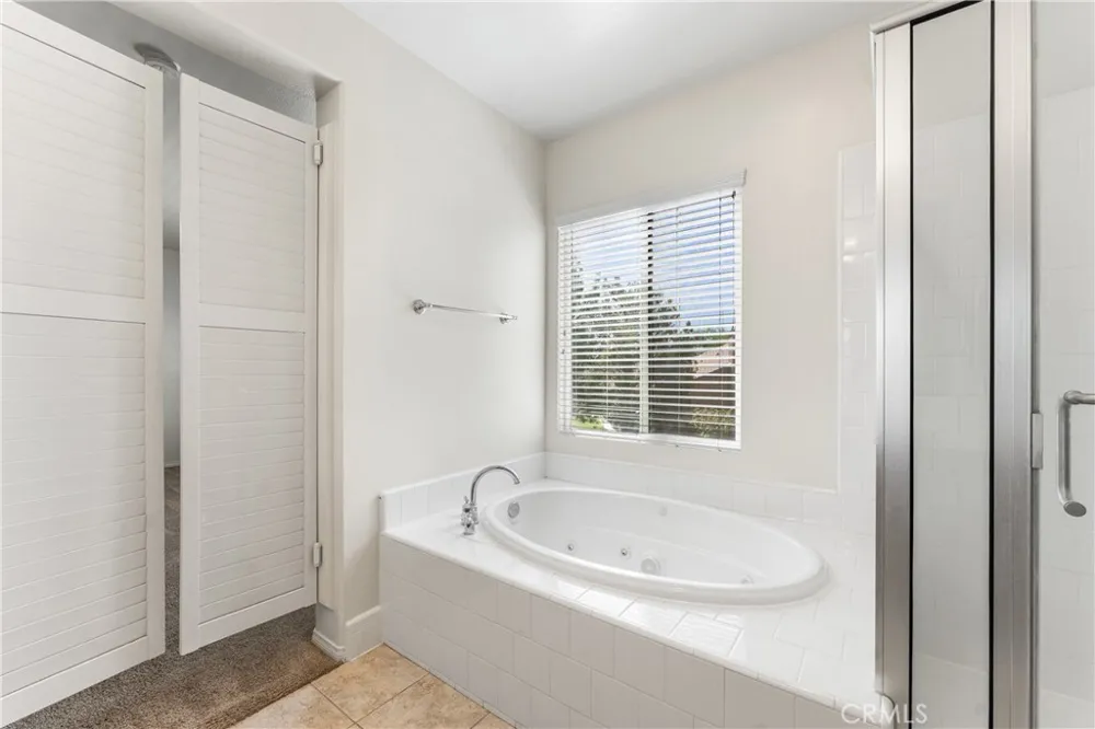 3752 W Newgrove Lancaster, CA 93536