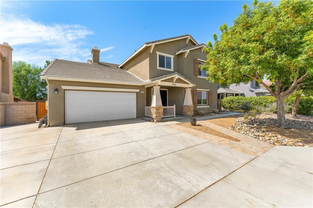 3752 W Newgrove Lancaster, CA 93536