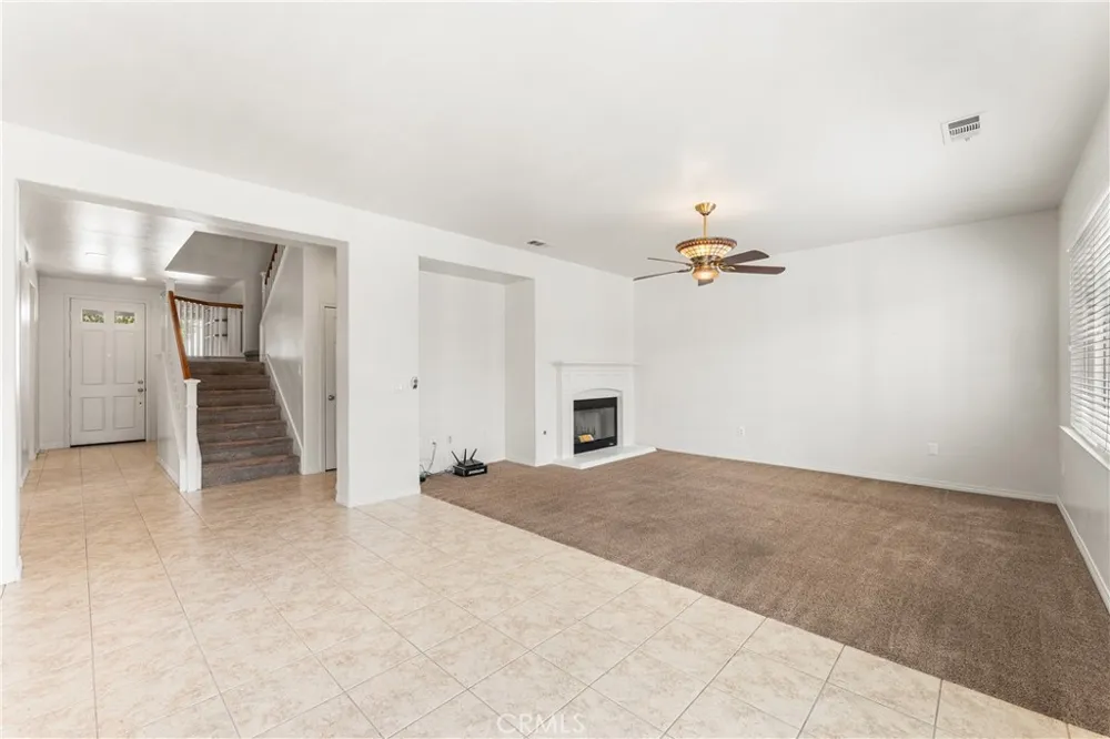 3752 W Newgrove Lancaster, CA 93536