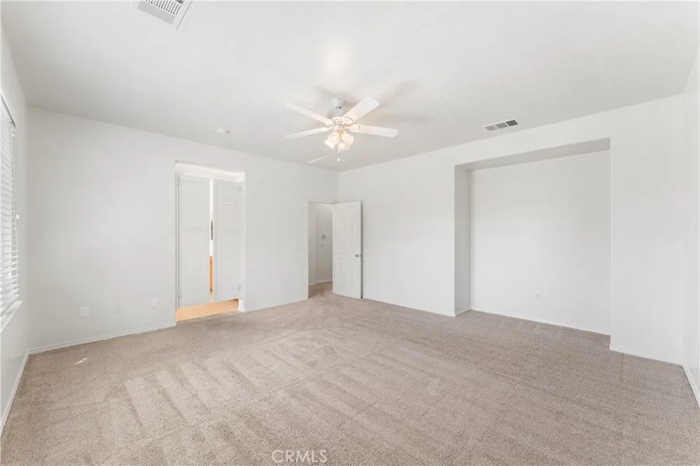 3752 W Newgrove Lancaster, CA 93536