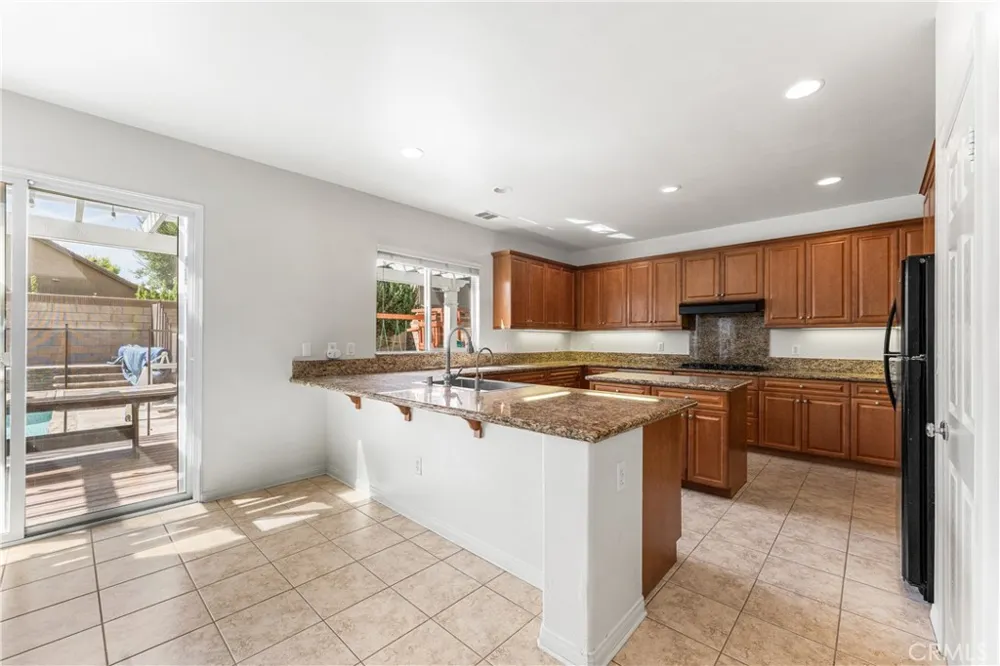 3752 W Newgrove Lancaster, CA 93536