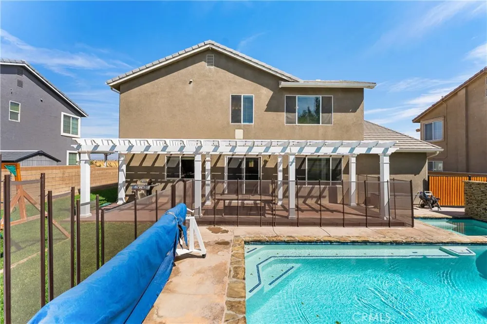 3752 W Newgrove Lancaster, CA 93536