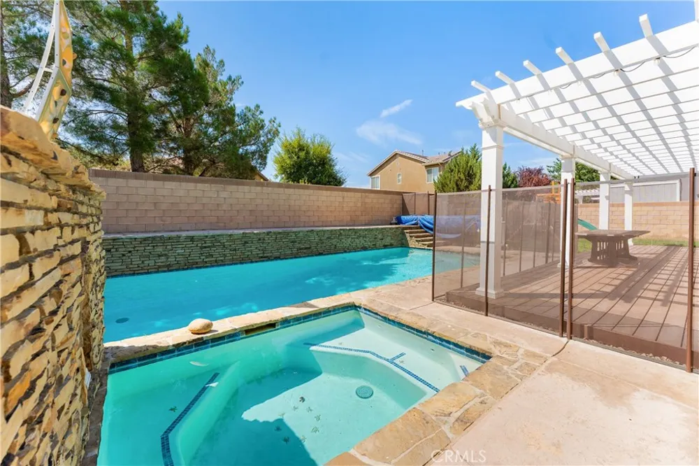 3752 W Newgrove Lancaster, CA 93536