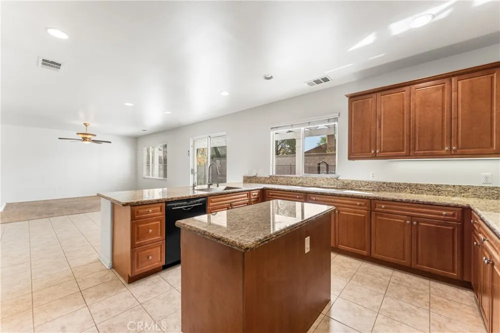3752 W Newgrove Lancaster, CA 93536