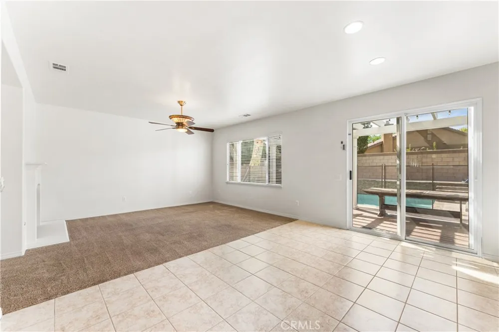 3752 W Newgrove Lancaster, CA 93536