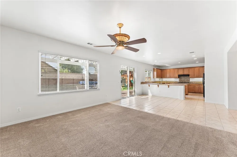 3752 W Newgrove Lancaster, CA 93536