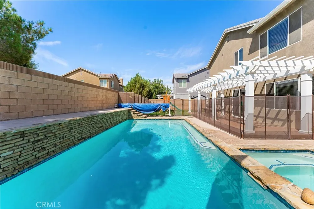 3752 W Newgrove Lancaster, CA 93536
