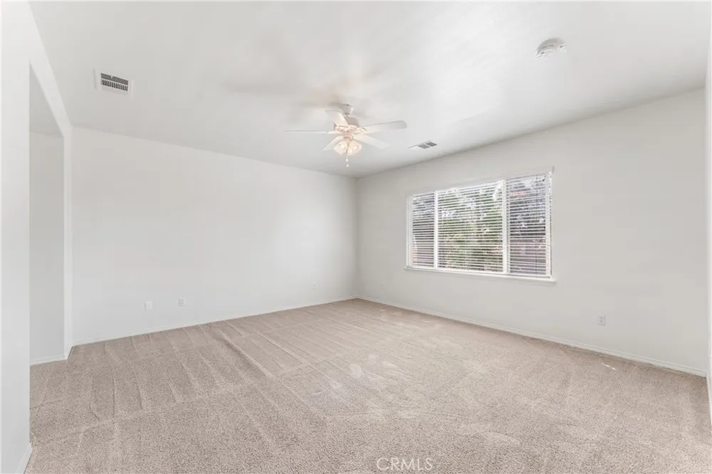 3752 W Newgrove Lancaster, CA 93536