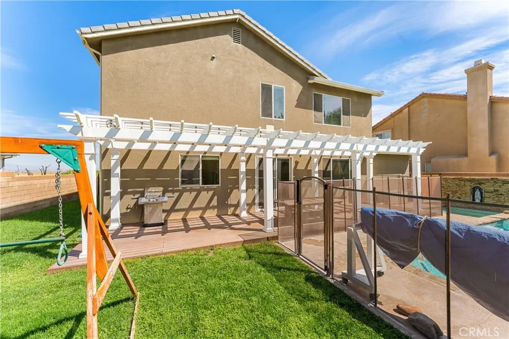 3752 W Newgrove Lancaster, CA 93536