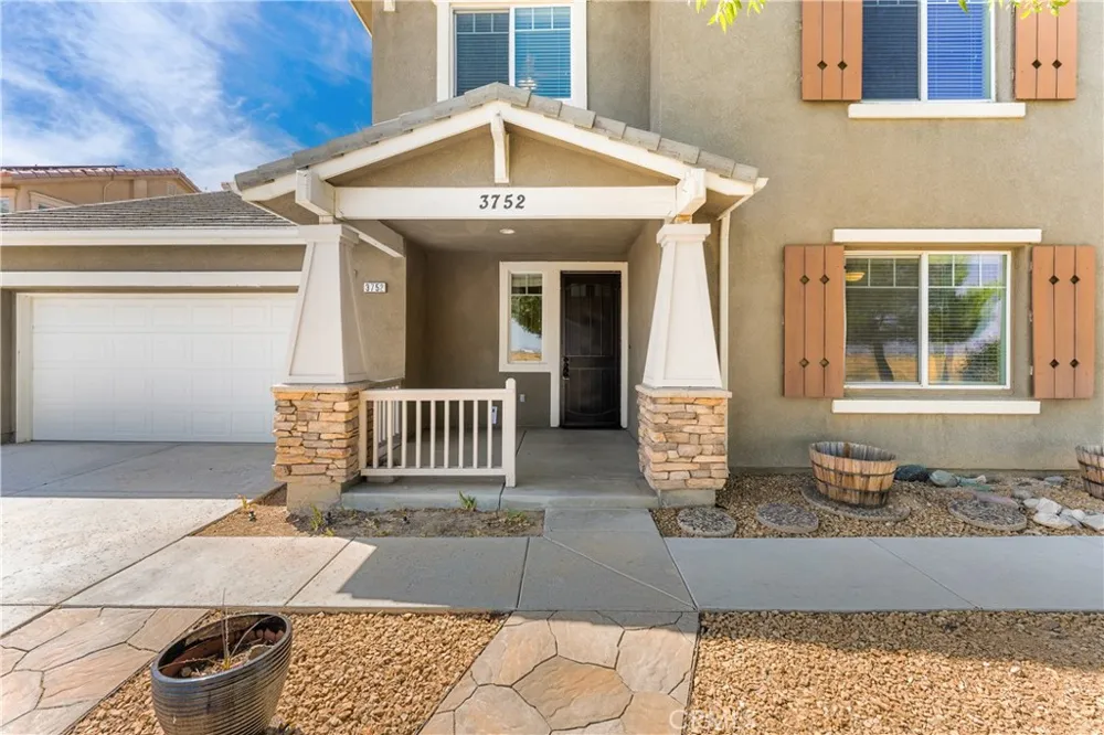 3752 W Newgrove Lancaster, CA 93536