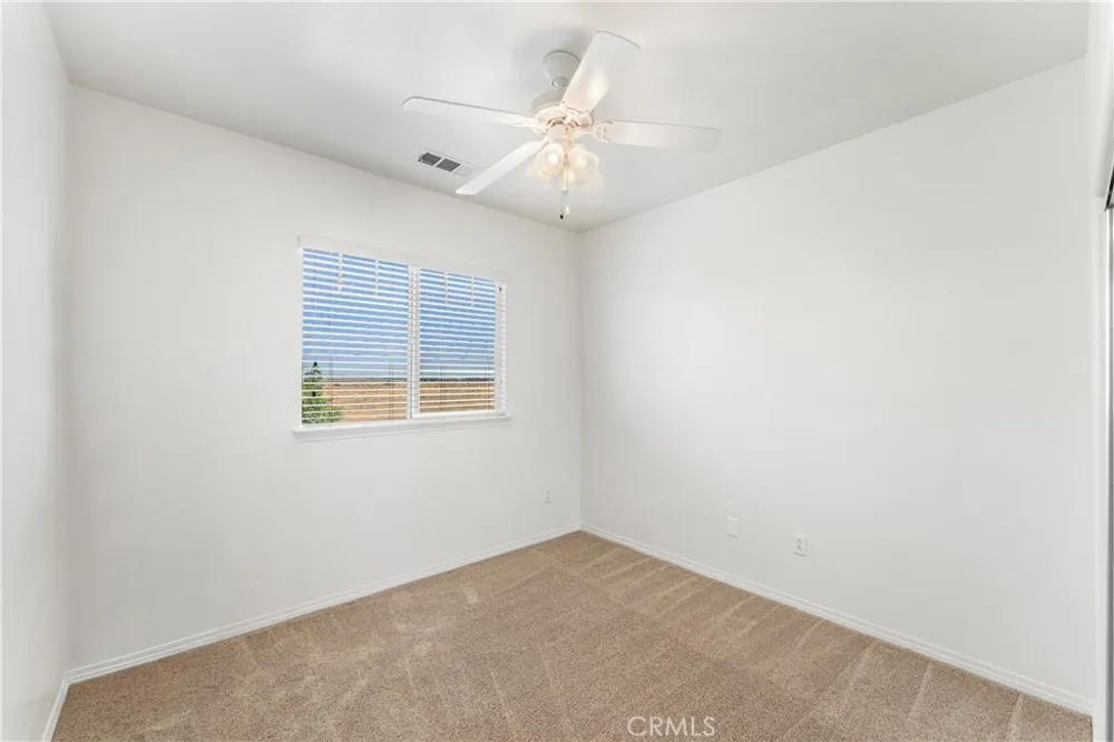 3752 W Newgrove Lancaster, CA 93536