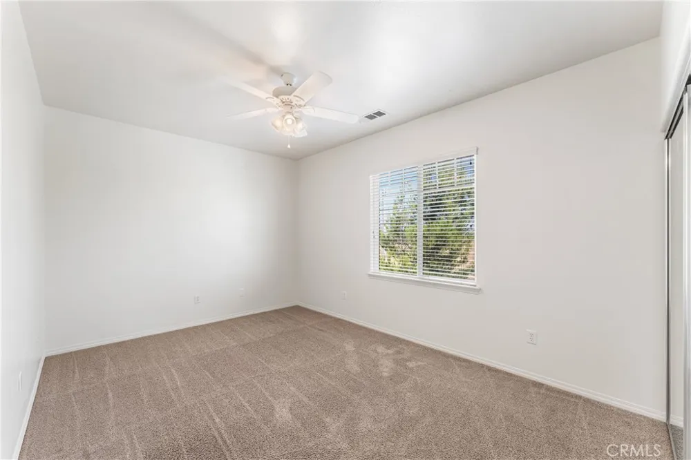 3752 W Newgrove Lancaster, CA 93536