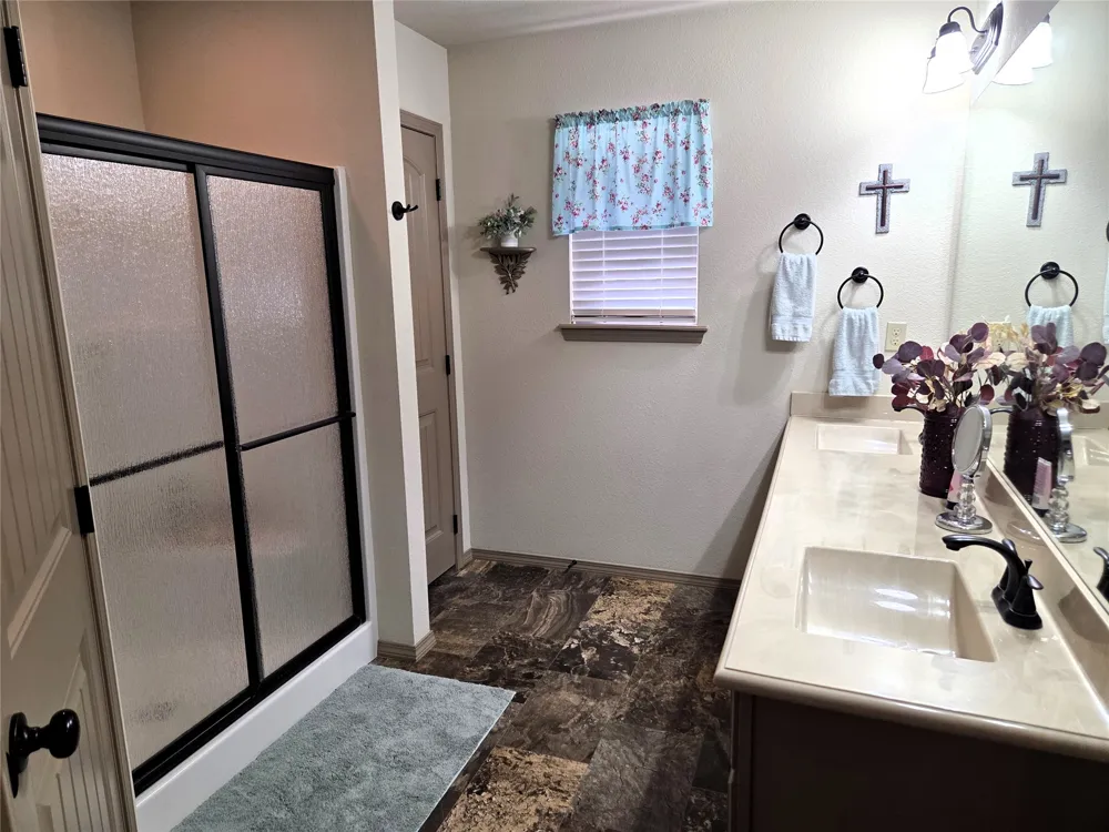 192 Twin Creeks Lane Pryor, OK 74361