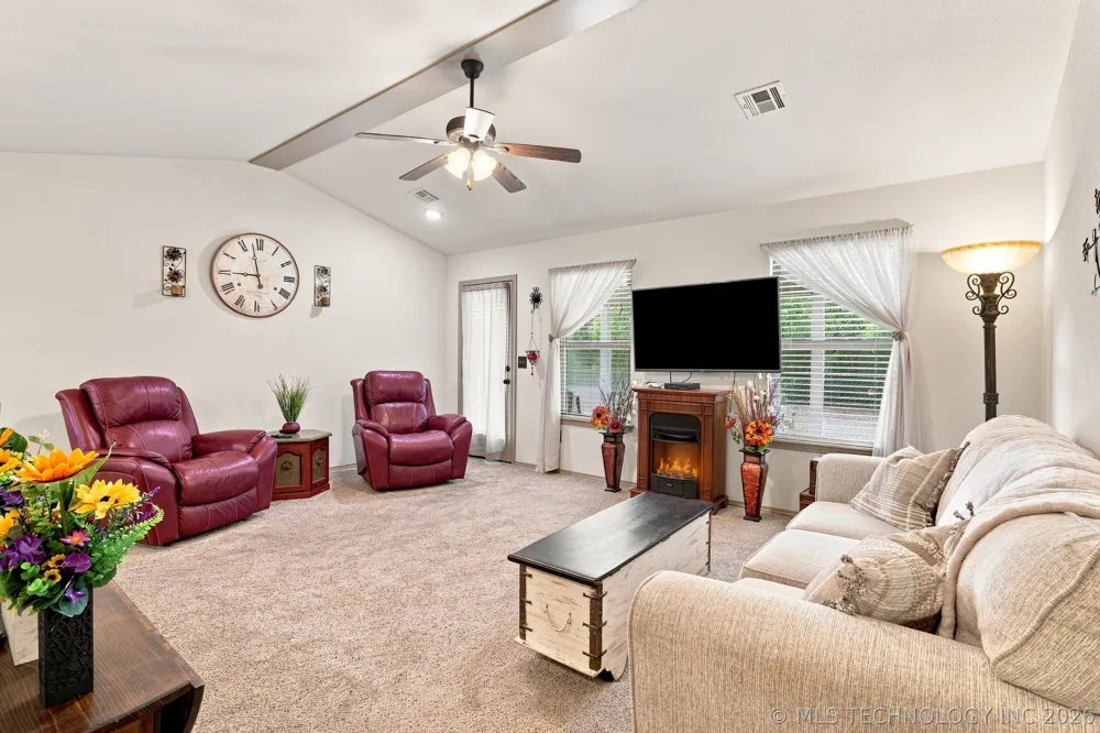 192 Twin Creeks Lane Pryor, OK 74361
