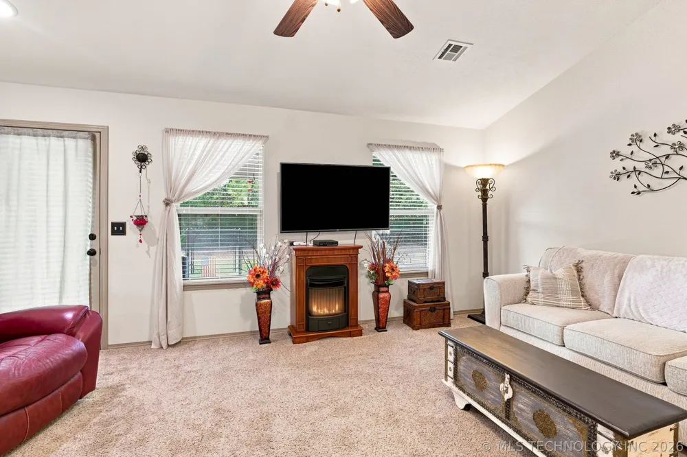 192 Twin Creeks Lane Pryor, OK 74361