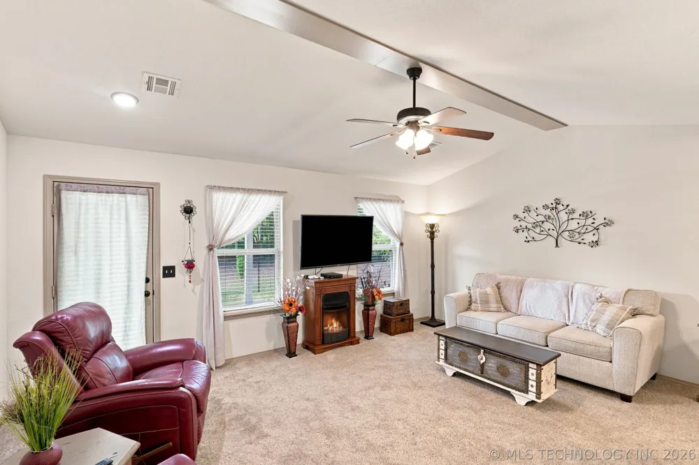 192 Twin Creeks Lane Pryor, OK 74361