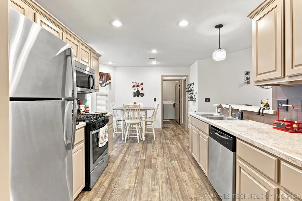 192 Twin Creeks Lane Pryor, OK 74361