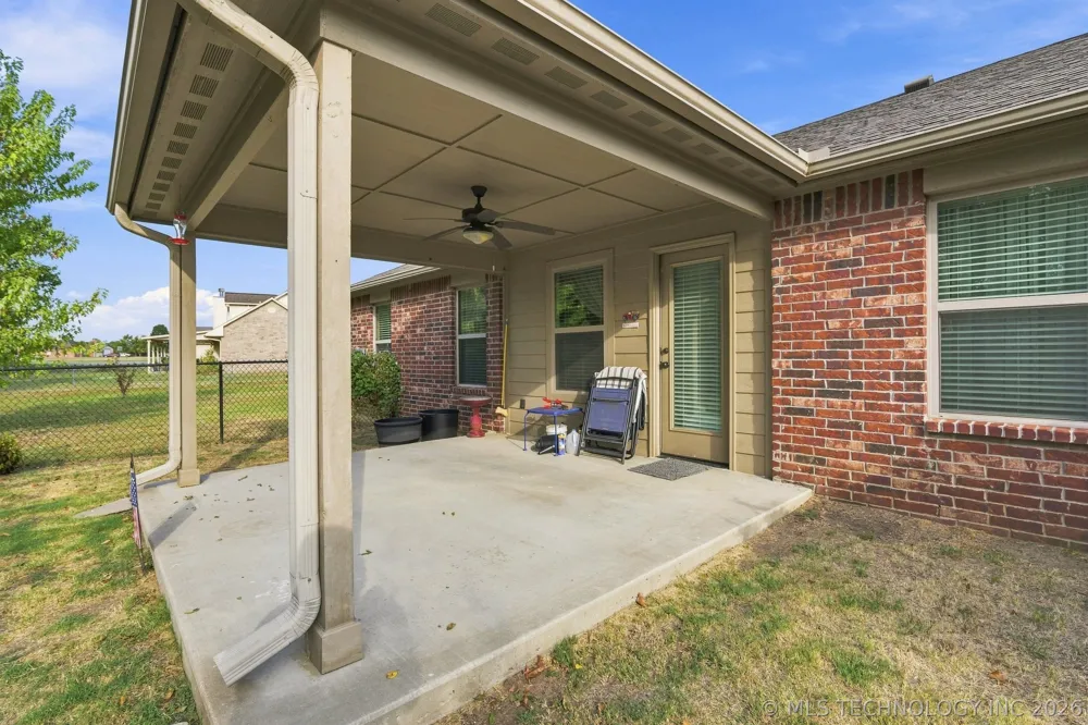192 Twin Creeks Lane Pryor, OK 74361