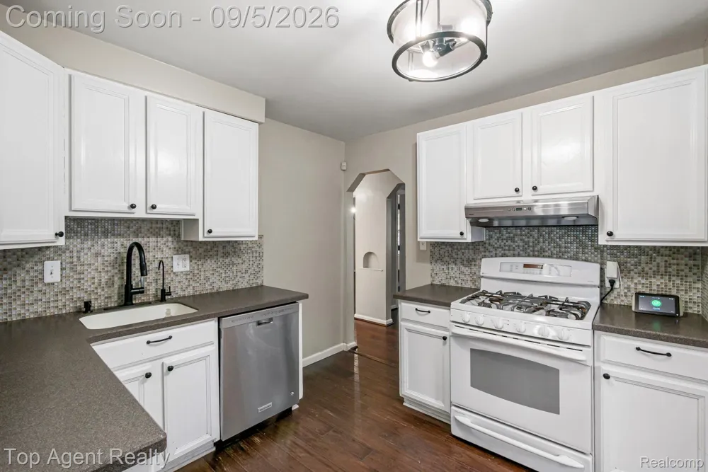 2925 Alexander Avenue Royal Oak City, MI 48073