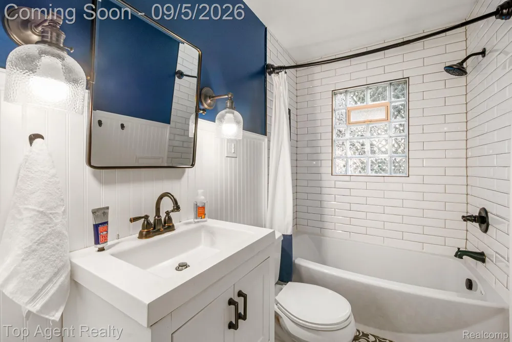 2925 Alexander Avenue Royal Oak City, MI 48073