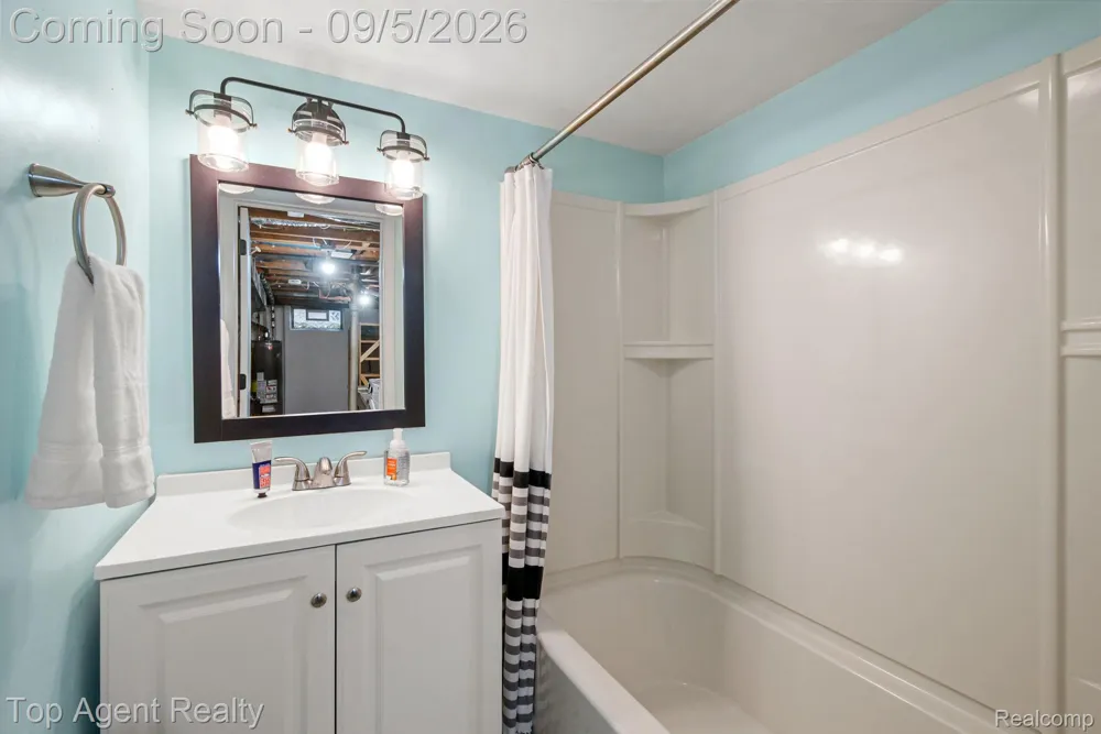 2925 Alexander Avenue Royal Oak City, MI 48073