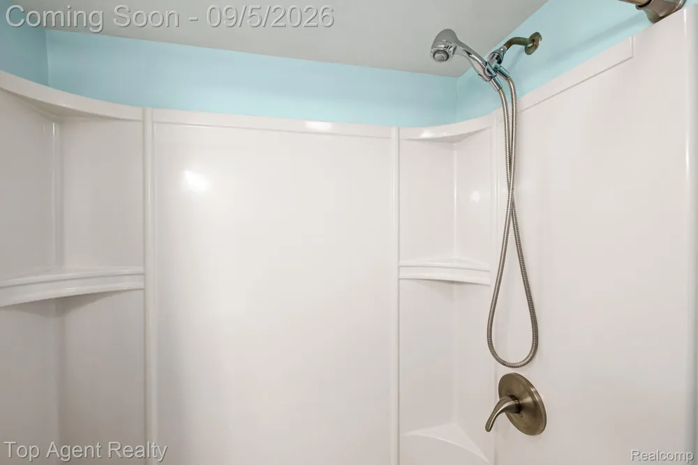 2925 Alexander Avenue Royal Oak City, MI 48073