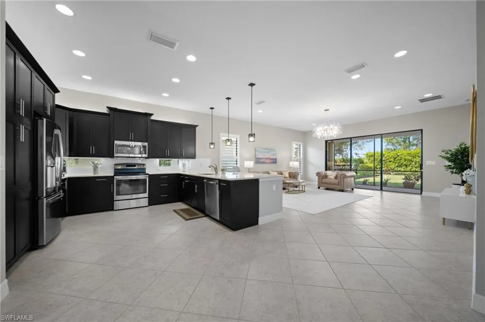 2866 Cinnamon Bay Circle Naples, FL 34119