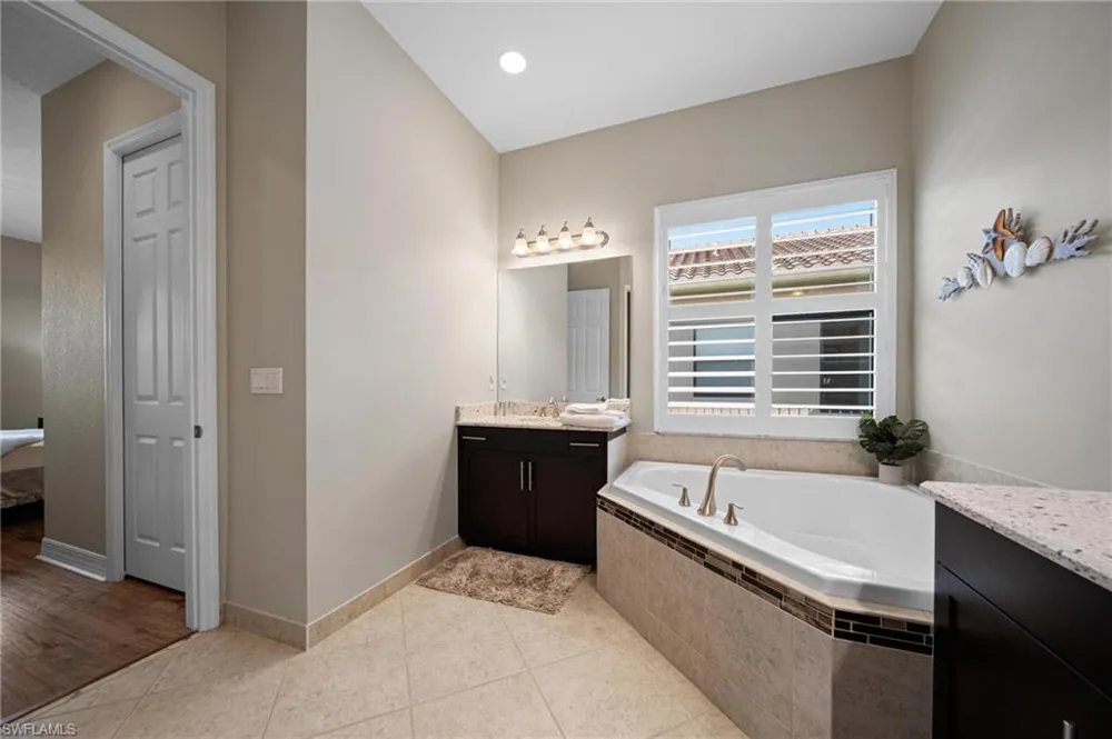 2866 Cinnamon Bay Circle Naples, FL 34119