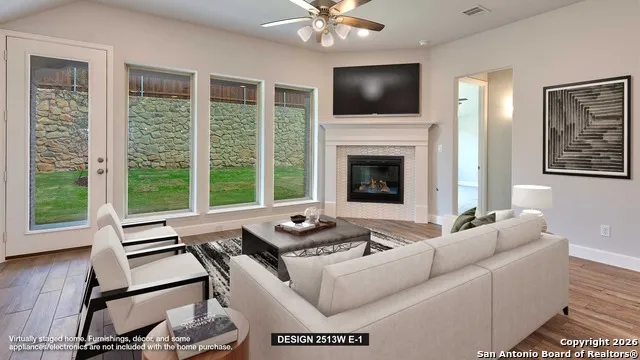 173 Mountain Oak Castroville, TX 78009