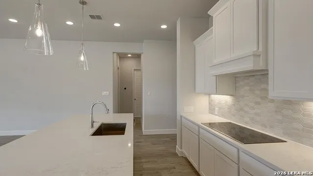 172 Mountain Oak Castroville, TX 78009
