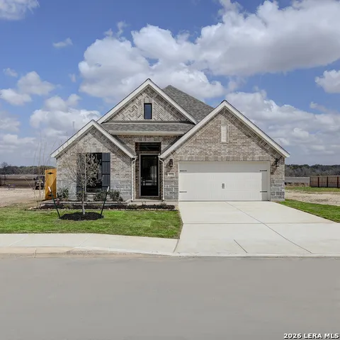 172 Mountain Oak Castroville, TX 78009