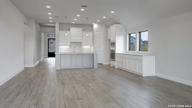 172 Mountain Oak Castroville, TX 78009