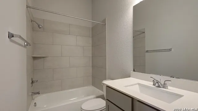 172 Mountain Oak Castroville, TX 78009