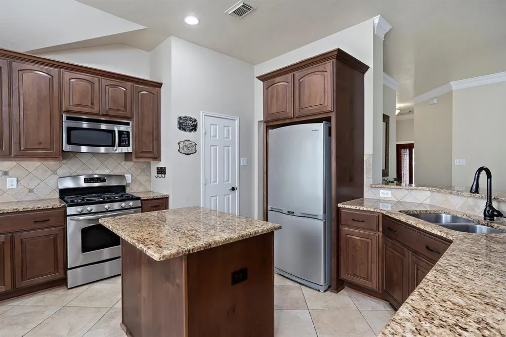 1526 Waterside Village Drive Richmond, TX 77407