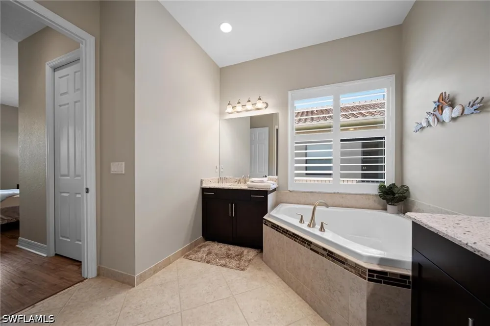 Cinnamon Bay Circle Naples, FL 34119