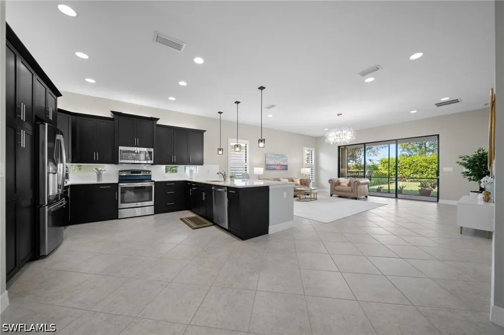 Cinnamon Bay Circle Naples, FL 34119