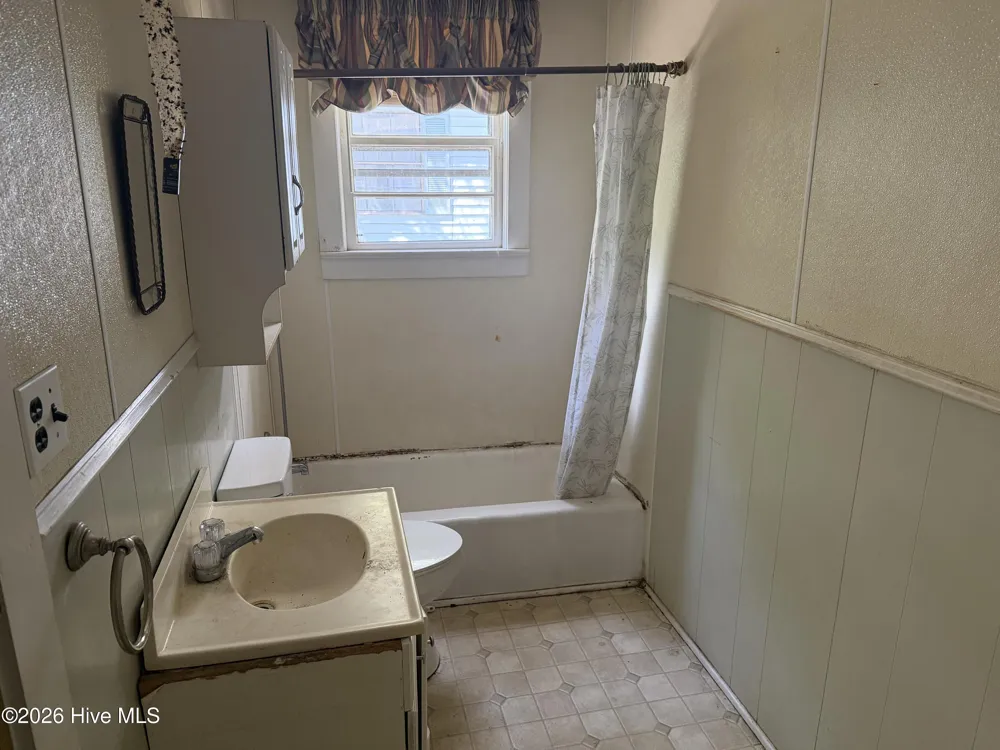 207 S Plume Street Roper, NC 27970