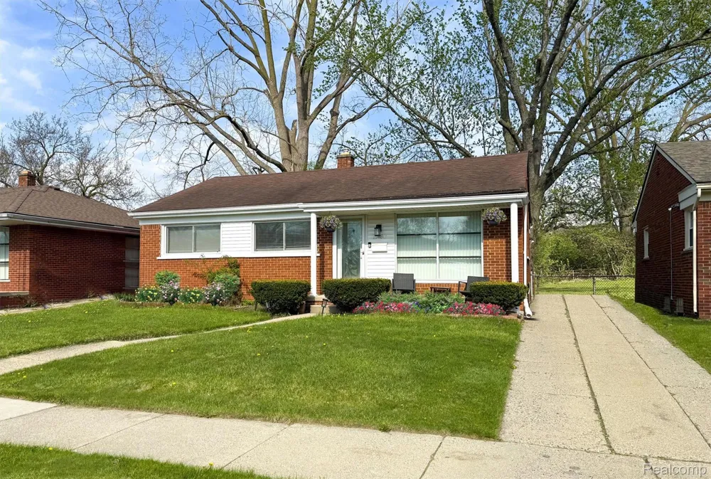 22030 Church Street Oak Park City, MI 48237