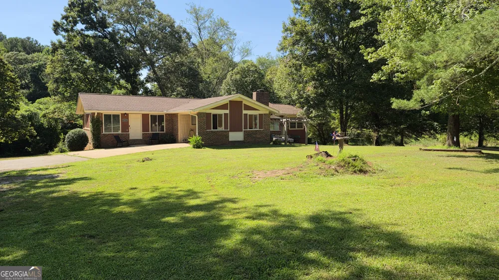 5829 Clarks Bridge RD Clermont, GA 30527