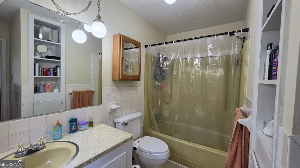 5829 Clarks Bridge RD Clermont, GA 30527