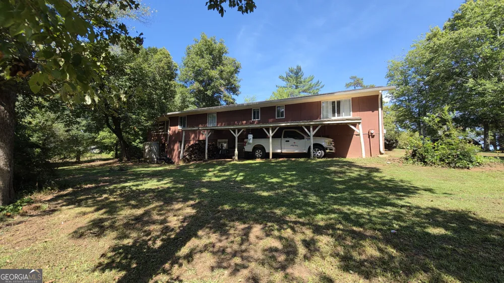 5829 Clarks Bridge RD Clermont, GA 30527