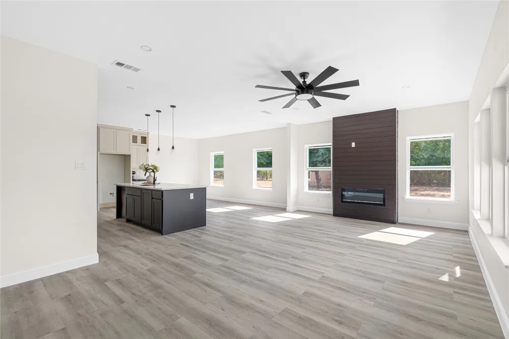 104 S FM 1126 Barry, TX 75102