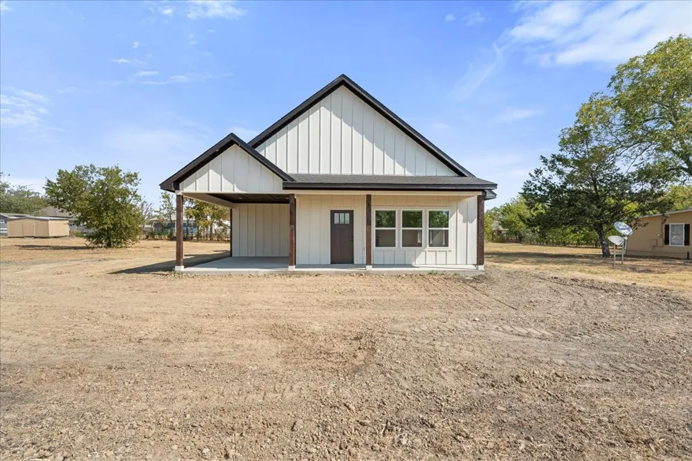 104 S FM 1126 Barry, TX 75102