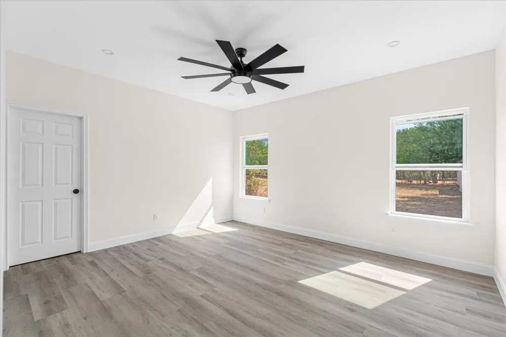 104 S FM 1126 Barry, TX 75102