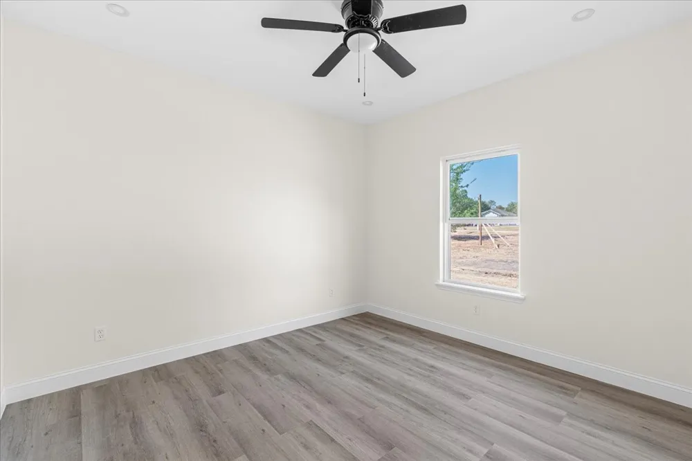 104 S FM 1126 Barry, TX 75102